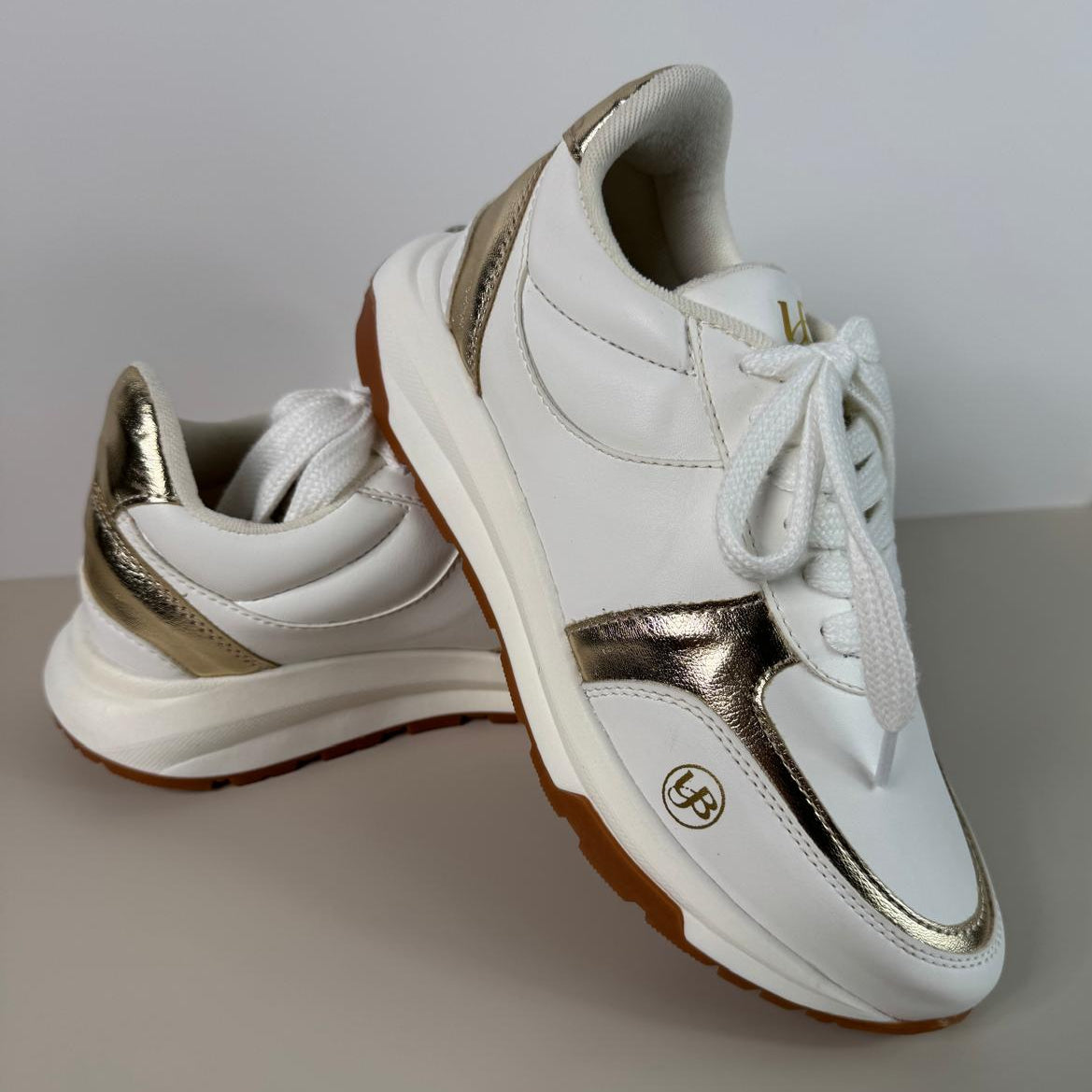 Vintage White & Gold Women’s Sneakers (Copia)